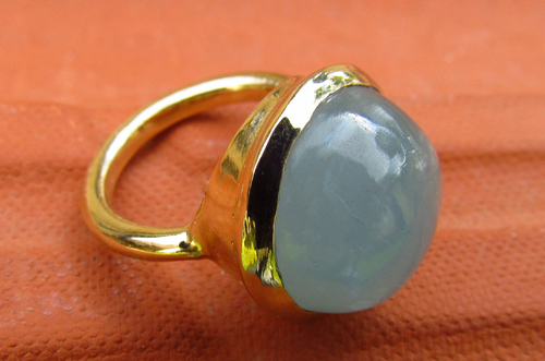 <b>T083</b> - טבעת זהב 14K משובצת באקוומרין עגולה גדולה