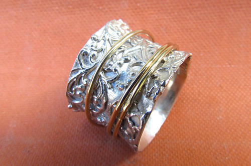 <b>T142</b> - טבעת מניפה גבוהה מעוטרת מכסף עליה 3 חישוקי זהב 14k מסתובבים